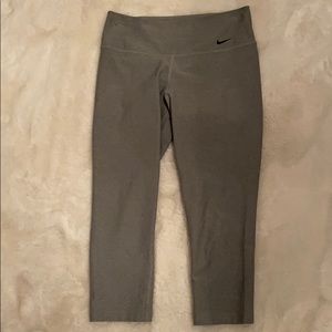 Women’s Nike Dri-fit Capri leggings
